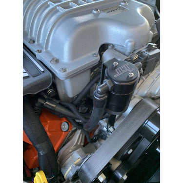 J&L OSC 3.0 OIL SEPARATOR RH SIDE - BLACK ( 2018-2021 TRACKHAWK )